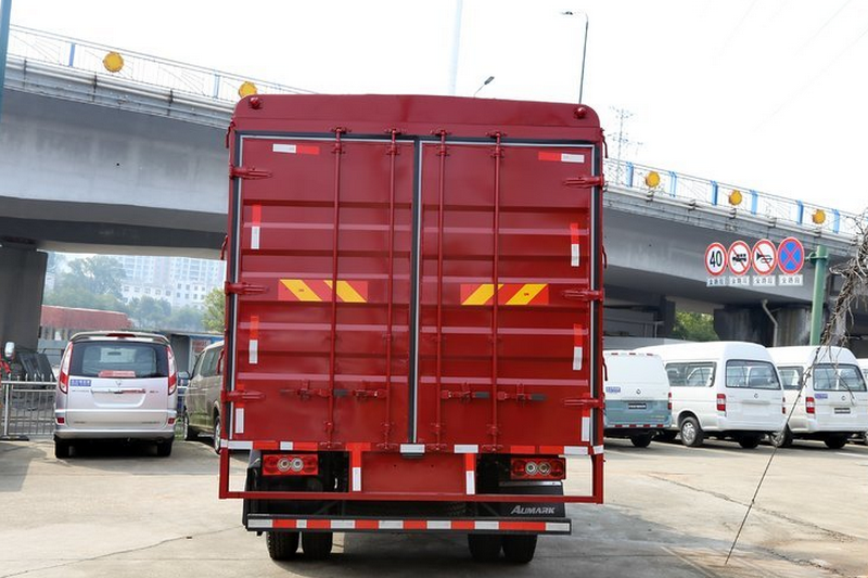 福田 欧马可3系 156马力 4X2 5.8米 国四 排半栏板载货车(BJ1149VKPED-DB)