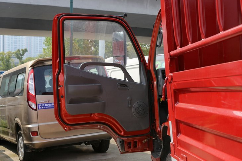 福田 欧马可3系 156马力 4X2 5.8米 国四 排半栏板载货车(BJ1149VKPED-DB)