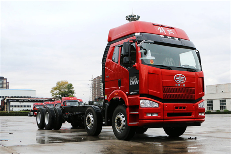 一汽解放 J6P重卡 复合型 350马力 8X4 9.5米 国五栏板载货车(CA1310P66K2L7T4E5)