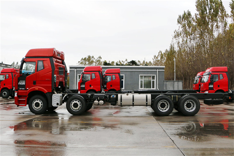 一汽解放 J6P重卡 复合型 420马力 8X4 9.5米 国五栏板载货车(CA1310P66K2L7T4E5)