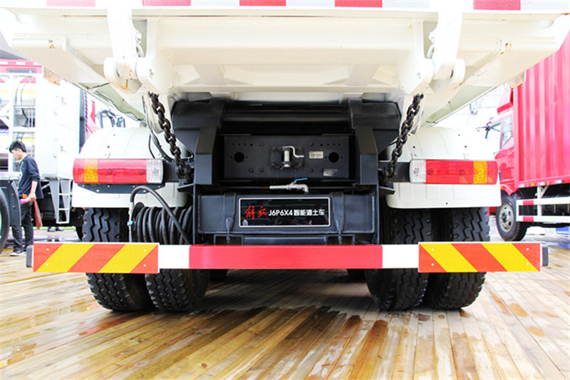 一汽解放 J6P重卡 2014款 350马力 6X4 5.6米 国四自卸车(CA3250P66K2L1T1AE4)