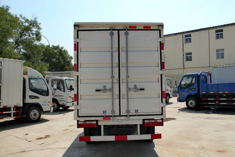 江淮 帅铃K340 124马力 4X2 4.2米 国四单排厢式轻卡(液刹)(HFC5041XXYP73K4C3)