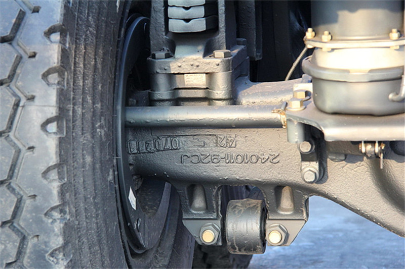 一汽解放 J6M准重卡 280马力 8X4 7.2米 国四车轮战自卸车(CA3310P63K1L2T4E4)