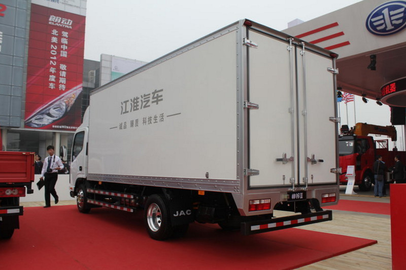 江淮 帅铃H415 154马力 4X2 5.5米 国五单排厢式载货车(HFC5121XXYP71K1D1V)