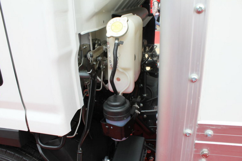 江淮 帅铃H415 154马力 4X2 5.5米 国五单排厢式载货车(HFC5121XXYP71K1D1V)