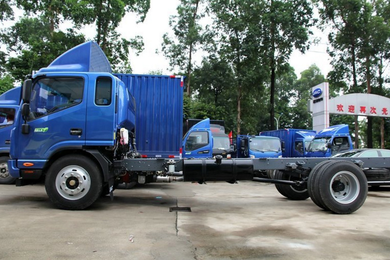 江淮 帅铃H中卡 154马力 4X2 6.2米 国五排半厢式载货车(HFC5140XXYP71K1D4V)