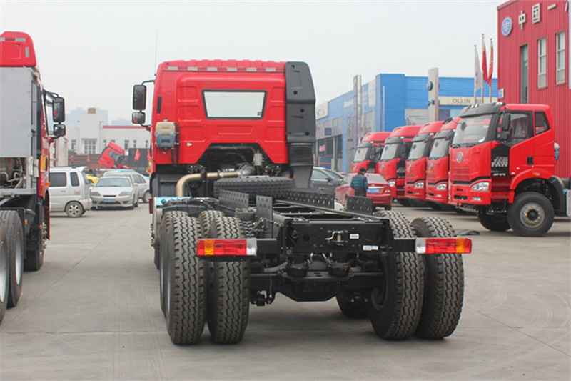 一汽解放 J6M准重卡 280马力 8X4 国四自卸车底盘(CA3310P63K2L1BT4E4)