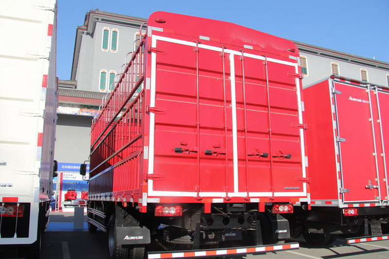 福田 欧马可5系中卡 170马力 4X2 6.8米 国四 仓栅式载货车(BJ5139CCY-F1)