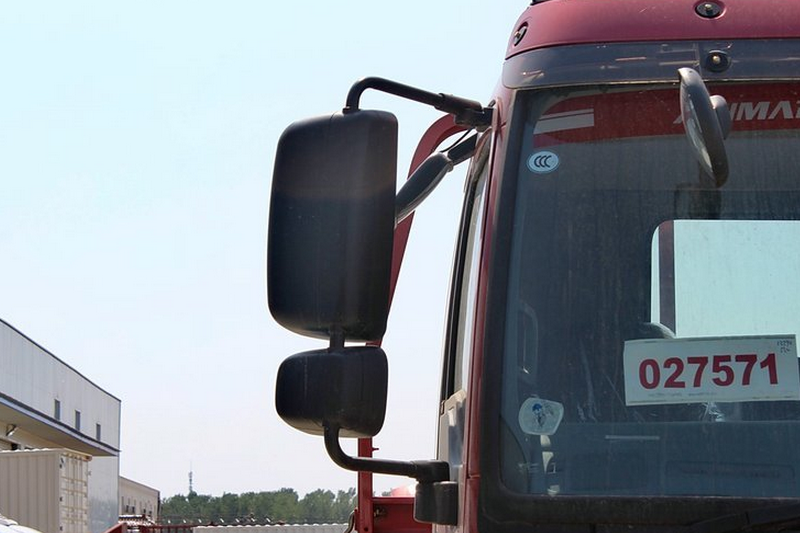 福田 欧马可5系中卡 170马力 4X2 6.2米 国五 排半栏板载货车(BJ1139VJPEK-A1)