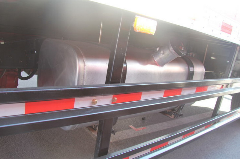 福田 欧马可5系中卡 170马力 4X2 6.2米 国四 厢式载货车(BJ5139XXY-F2)