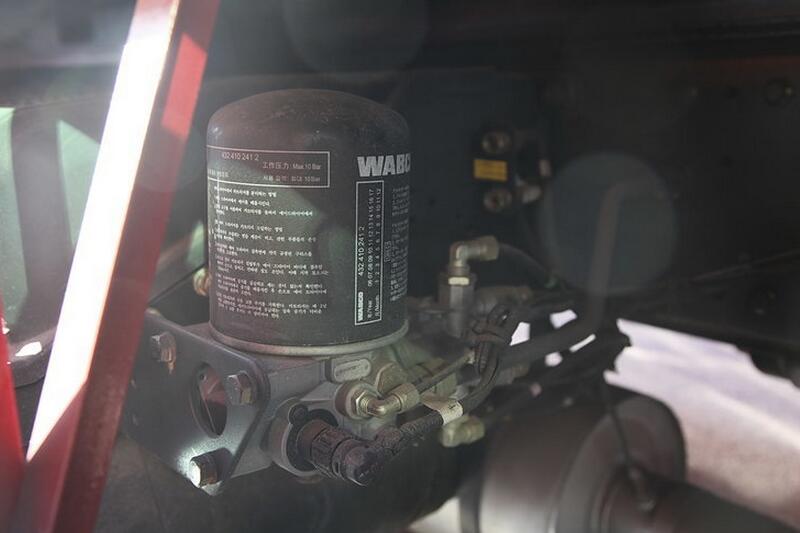 福田 欧曼GTL 6系重卡 平原型 380马力 8X4 9.5米 国四仓栅式载货车(BJ5319CCY-XH)