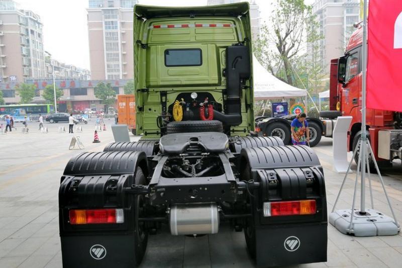 福田 欧曼GTL 6系重卡 380马力 6X4 国五LNG牵引车(BJ4259SMFCB-XA)