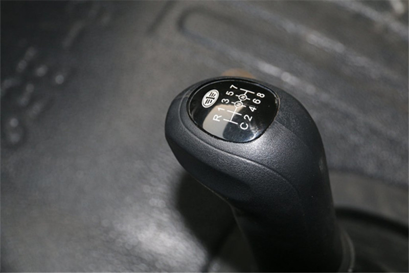 一汽解放 J6M重卡 280马力 8X4 国五运油车(陆平机器牌)(LPC5320GYYC5)
