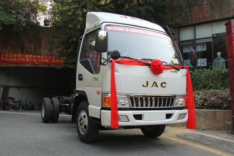 江淮 帅铃E330 120马力 4X2 4.2米 国五单排厢式轻卡底盘(HFC5041XXYP93K1C2V)
