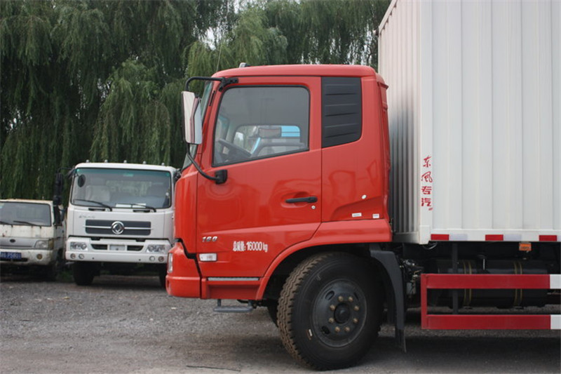东风商用车 天锦中卡 210马力 6X2 8.6米 国四单排厢式载货车(DFL5250XXYBX5A)