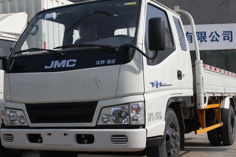 江铃 顺达宽体 普通款 109马力 4X2 4.1米 国四单排栏板轻卡(JX1042TG24)