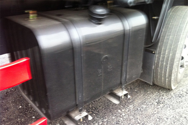 东风商用车 天龙重卡 385马力 8X4 9.6米 国四仓栅式载货车(DFL5311CCYAX9A)