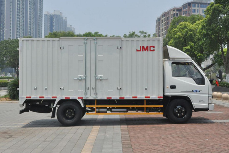 江铃 顺达 普通款 109马力 4X2 4.2米 国四单排厢式轻卡(JX5044XXYXGE2)