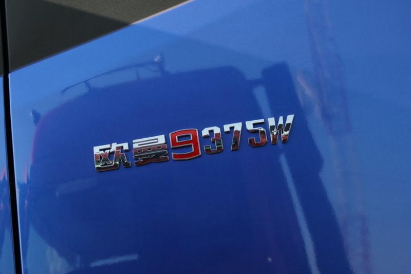 福田 欧曼GTL 9系重卡 420马力 6X4 国五LNG牵引车(BJ4259SMFCB-XA)