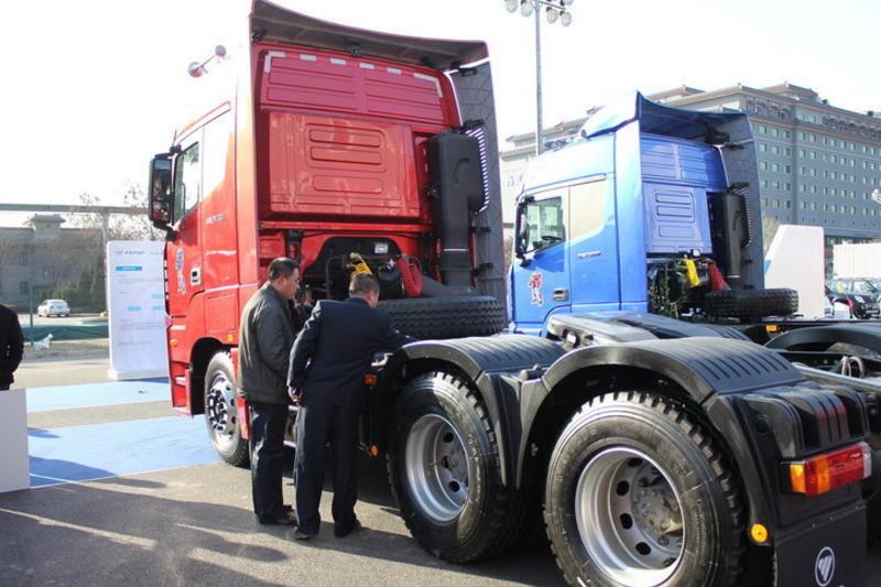 福田 欧曼GTL 6系重卡 超能版 460马力 6X4 国五危险品牵引车(BJ4259SNFKB-AB)