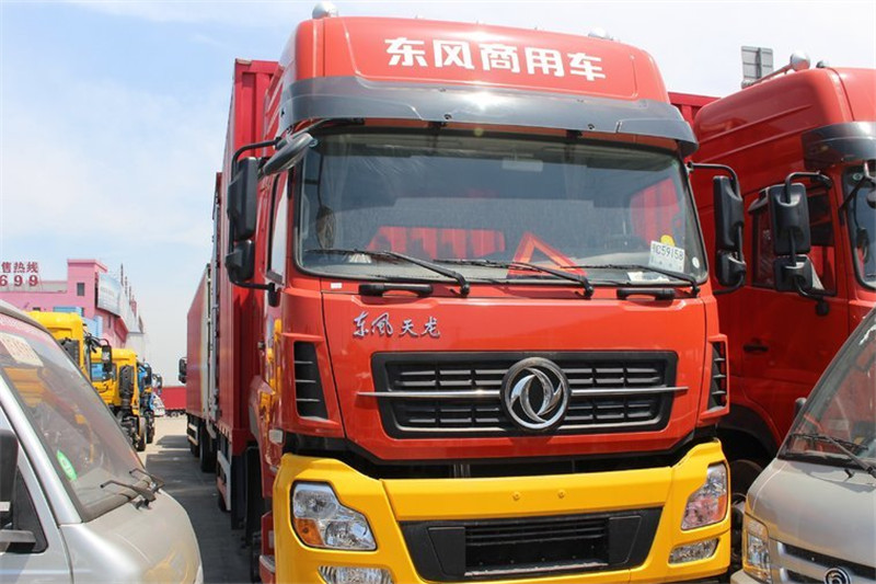 东风商用车 天龙重卡 245马力 6X2 9.6米 国四排半厢式载货车(DFL5253XXYAX1B)