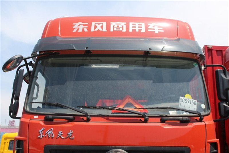 东风商用车 天龙重卡 245马力 6X2 9.6米 国四排半厢式载货车(DFL5253XXYAX1B)