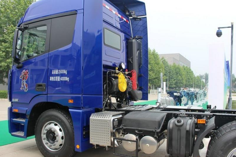 福田 欧曼GTL 9系重卡 420马力 6X4 国五LNG牵引车(双罐)(BJ4259SMFCB-XA)