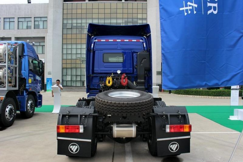 福田 欧曼GTL 9系重卡 420马力 6X4 国五LNG牵引车(双罐)(BJ4259SMFCB-XA)
