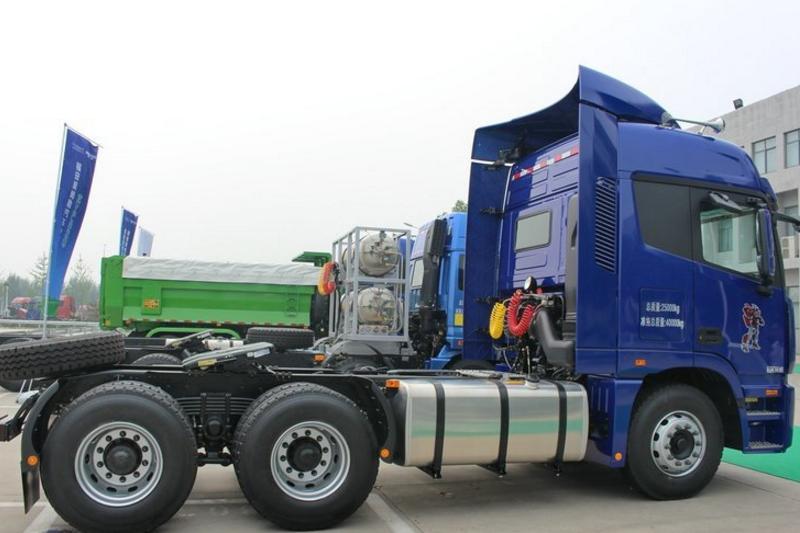 福田 欧曼GTL 9系重卡 420马力 6X4 国五LNG牵引车(双罐)(BJ4259SMFCB-XA)