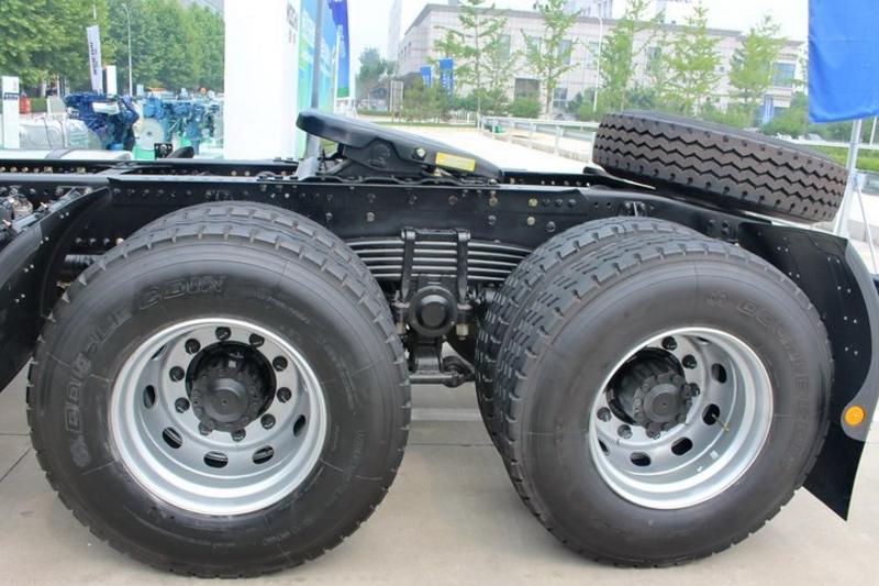 福田 欧曼GTL 9系重卡 420马力 6X4 国五LNG牵引车(双罐)(BJ4259SMFCB-XA)