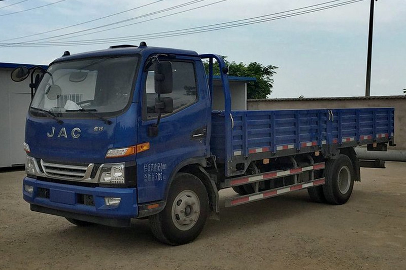 江淮 骏铃W455中卡 141马力 4X2 6.2米 国四 栏板载货车(HFC1092P91K1D3)