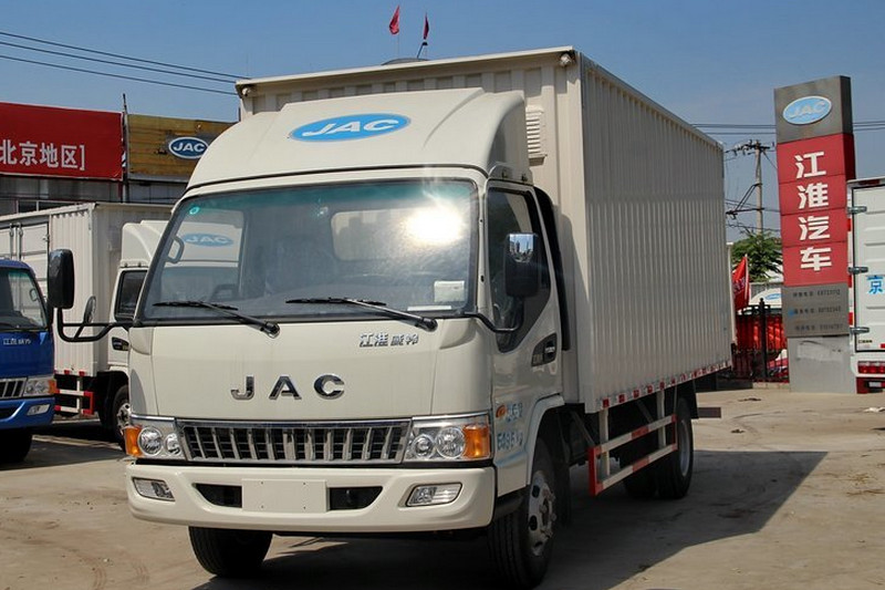 江淮 骏铃W470 130马力 4X2 6.2米 国四 排半厢式载货车(HFC5120XXYP91K2D4)
