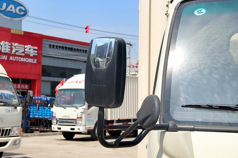 江淮 骏铃W470 130马力 4X2 6.2米 国四 排半厢式载货车(HFC5120XXYP91K2D4)