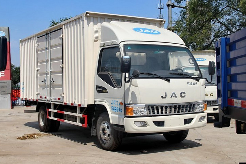 江淮 骏铃W470 130马力 4X2 6.2米 国四 排半厢式载货车(HFC5120XXYP91K2D4)