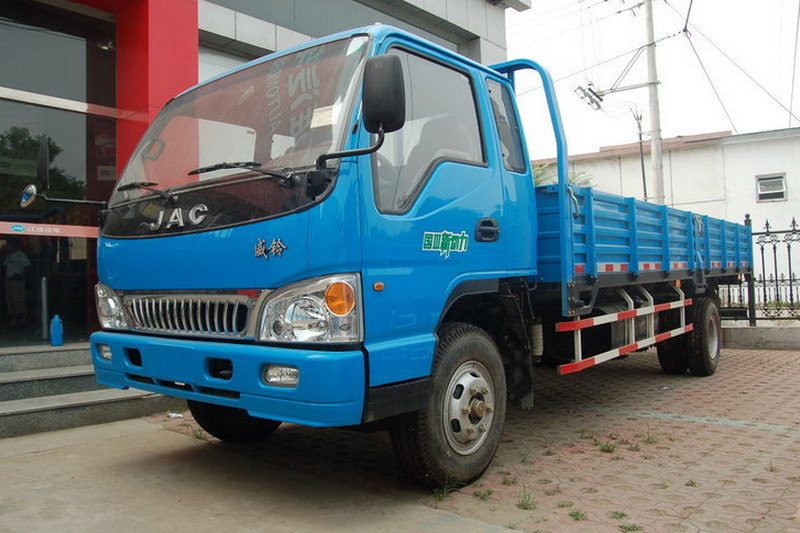 江淮 骏铃W530 150马力 4X2 6.8米 国四 排半栏板载货车(HFC1160P81K1E1)