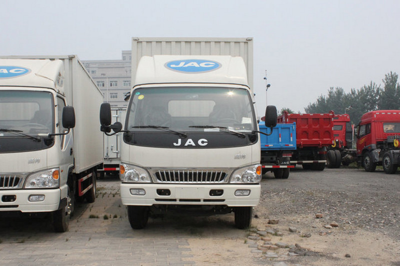 江淮 骏铃W530 160马力 4X2 6.8米 国四 排半厢式载货车(HFC5110XXYP81K1E1)