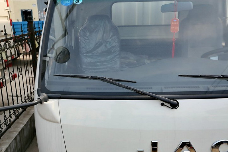 江淮 骏铃W470 141马力 4X2 6.2米 国四 排半厢式载货车(HFC5120XXYP91K2D4)