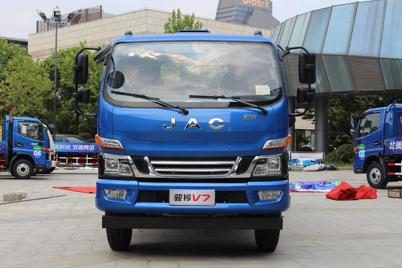 江淮 骏铃V7 141马力 4X2 5.9米 国四 排半厢式载货车(HFC5092XXYP91K1D3)
