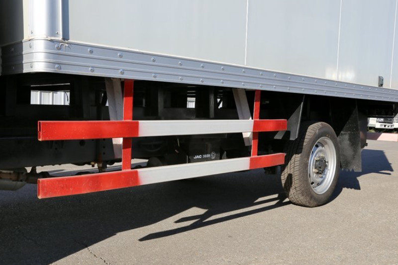 江淮 康铃X3 61马力 汽油/CNG 4X2 2.5米 国四 双排厢式微卡(HFC5020XXYRW6T1B7D)