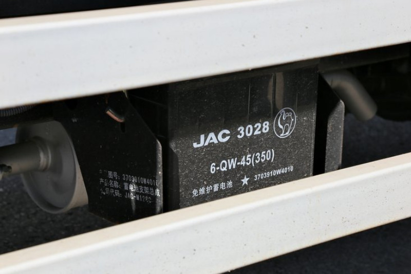 江淮 康铃X3 61马力 汽油/CNG 4X2 2.5米 国五 双排厢式轻卡(HFC5020XXYRW6T1B7DV)