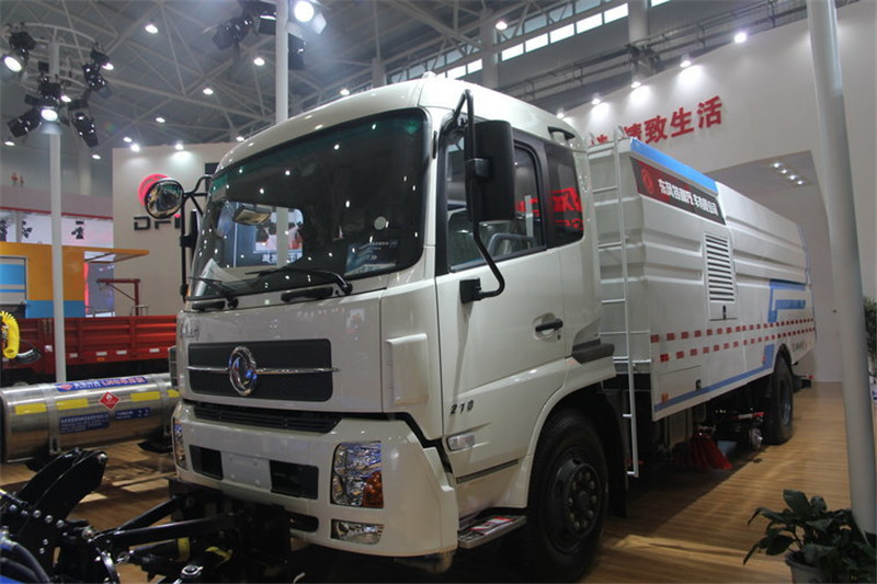 东风 天锦 210马力 4X2 国四扫路车(EQ5160TXST)