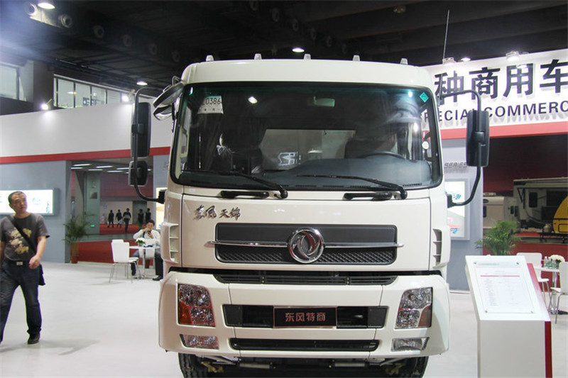 东风 天锦 180马力 4X2 国四扫路车(EQ5160TXS4)