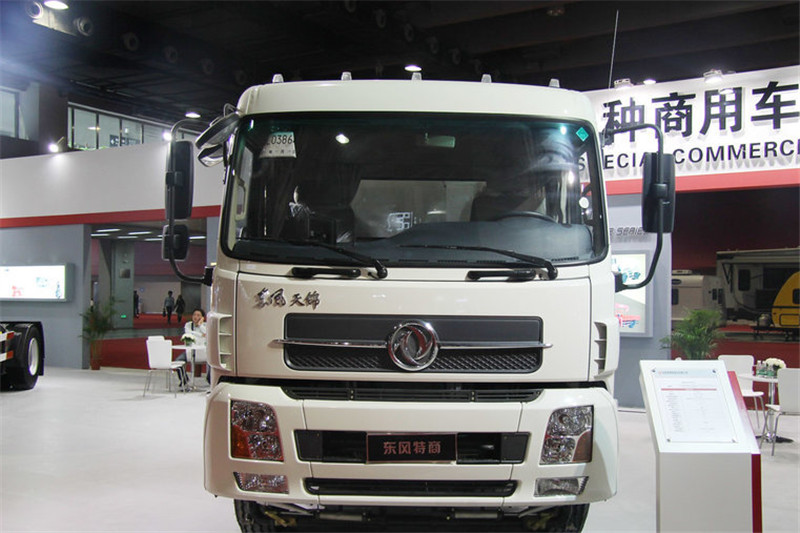 东风 天锦 210马力 4X2 国五扫路车(SGZ5169TSLEQ5N)