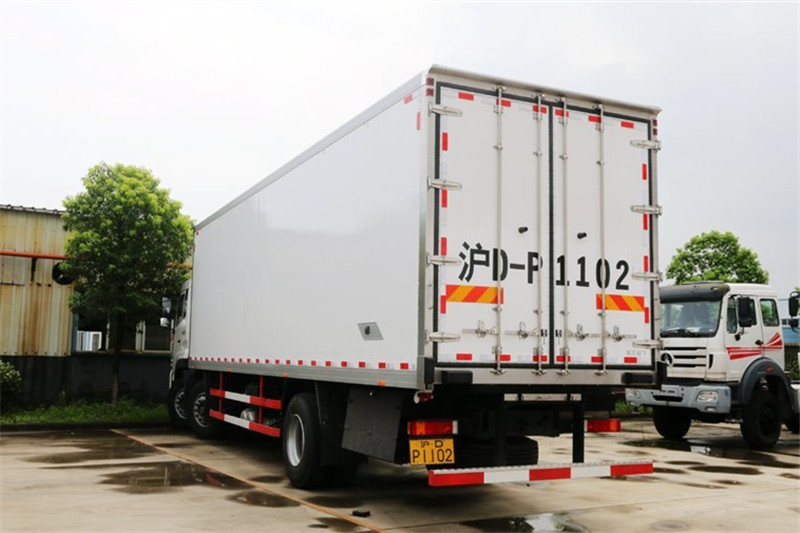 东风商用车 天龙 245马力 6X2 9.4米 国五冷藏车(DFH5250XLCAXV)