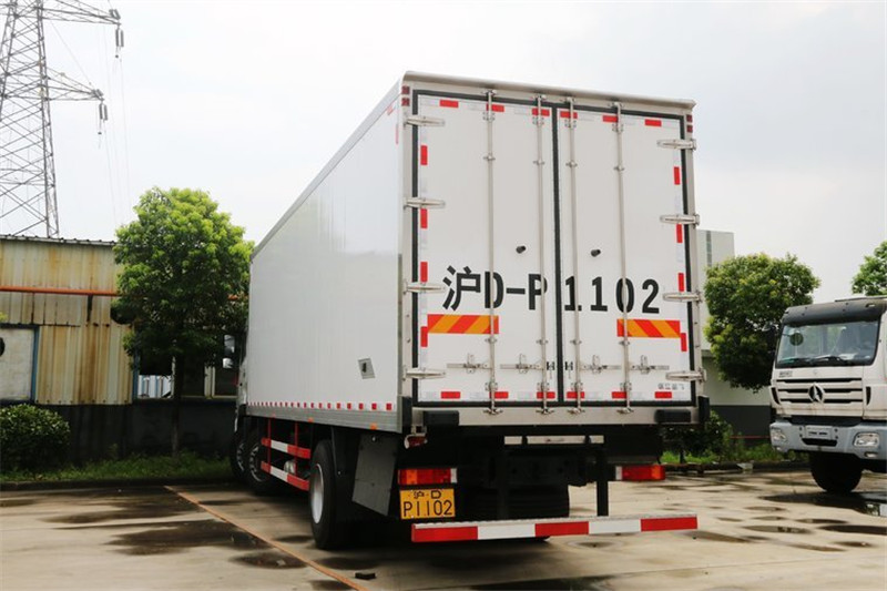 东风商用车 天龙 245马力 6X2 9.4米 国五冷藏车(DFH5250XLCAXV)