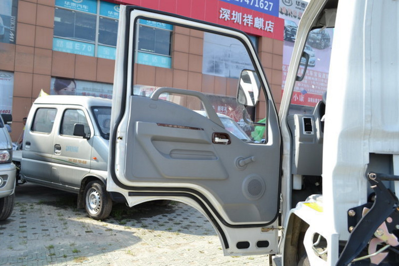 金杯 骐运 98马力 4X2 汽油/CNG 2.7米 国五双排栏板轻卡(油刹)(SY1035SW2L1)