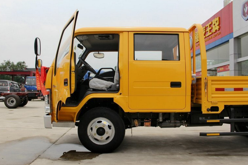 金杯 骐运 98马力 4X2 汽油/CNG 2.6米 国五双排厢式轻卡(油刹)(SY5035XXYSL1-W2)