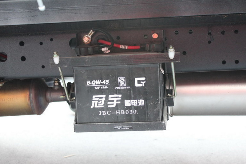 金杯 领骐 68马力 4X2 3.3米 国四单排仓栅式轻卡(SY5044CCYDF-AT)