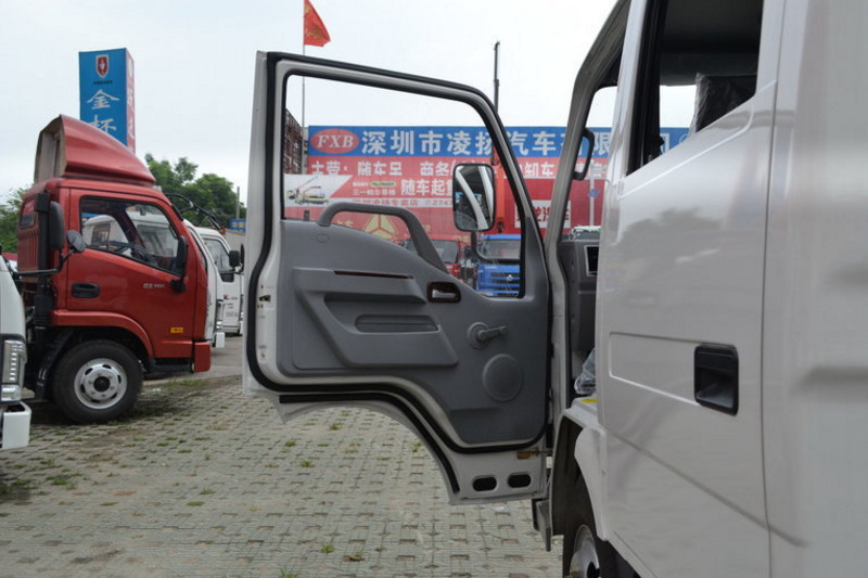 金杯 骐运 108马力 4X2 3350轴距 国四双排轻卡底盘(SY1044SV5S)