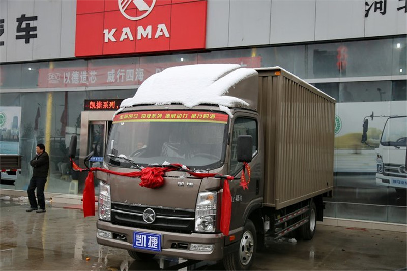 凯马 凯捷 102马力 4.2米单排厢式轻卡(纯电动)(KMC5042XXYEV33D)